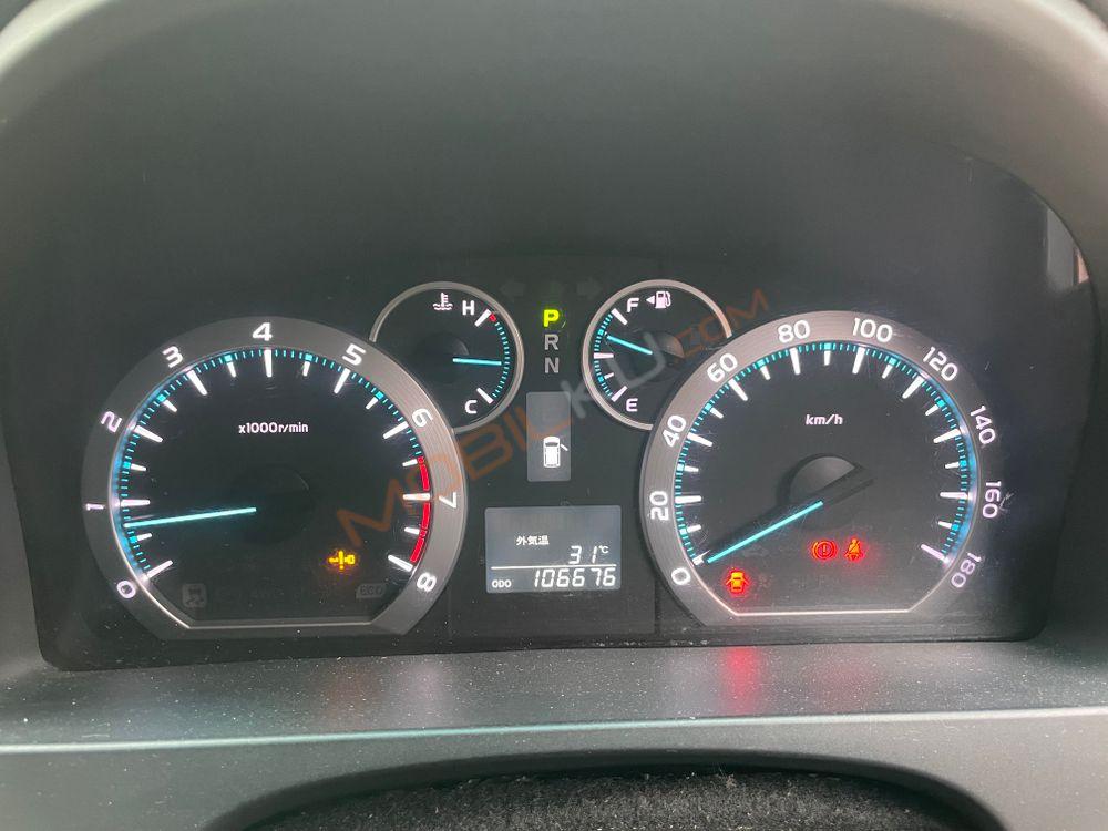 Mobil Toyota Alphard 2009