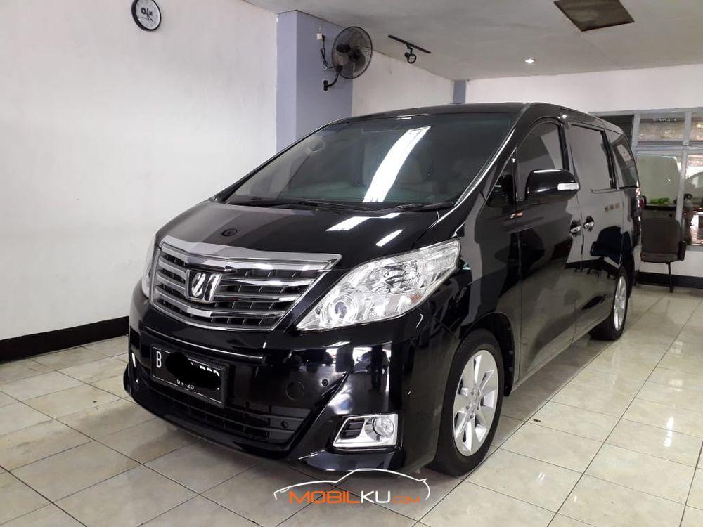 Mobil Toyota Alphard 2014