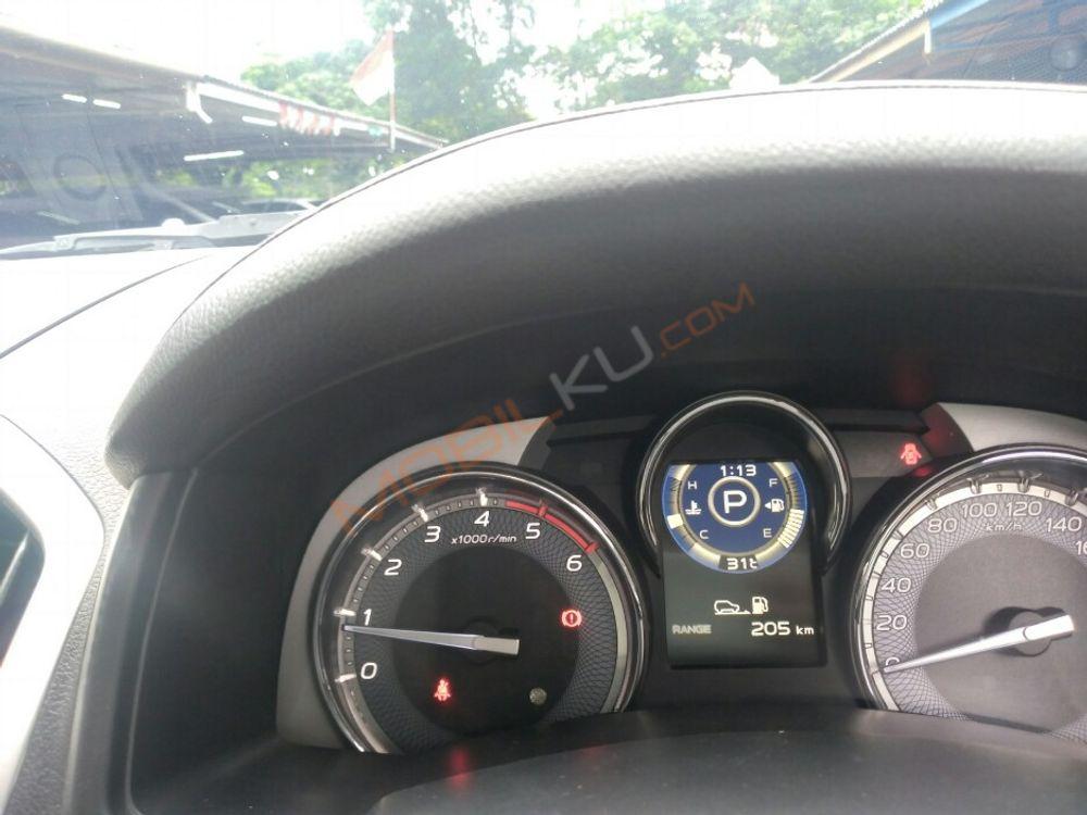 Mobil Isuzu MU-X 2017