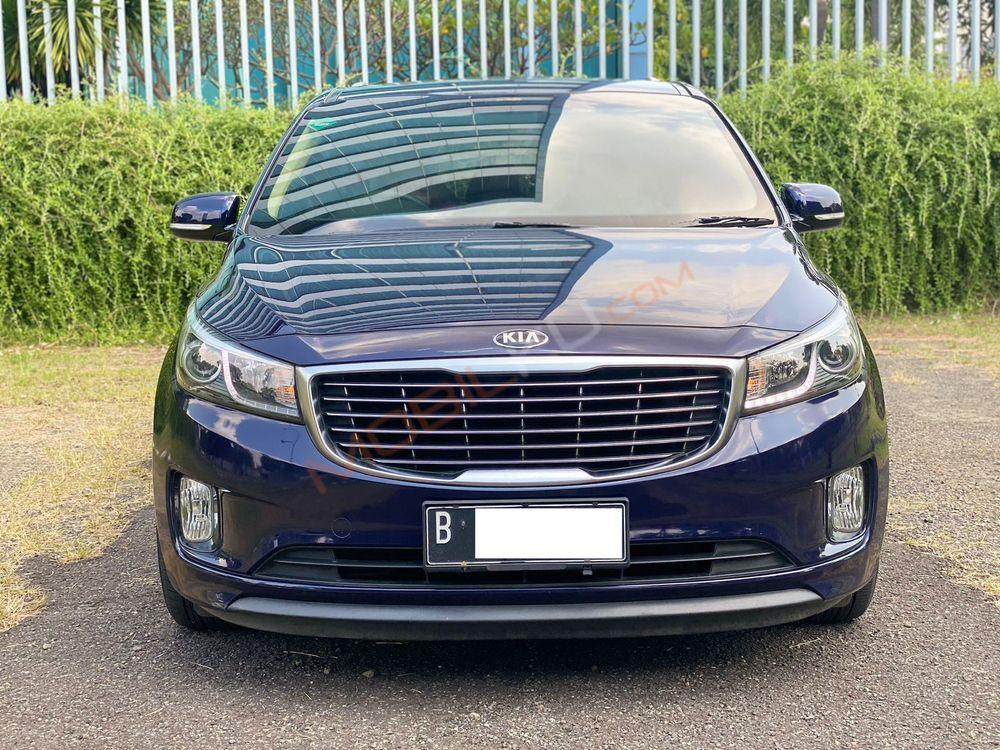 Mobil Kia Sedona 2017
