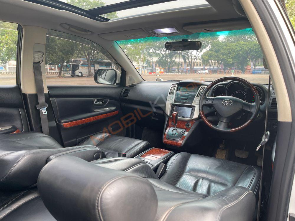 Mobil Toyota Harrier 2011