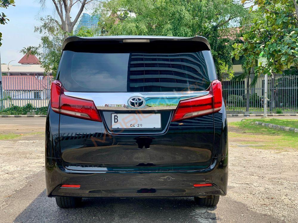Mobil Toyota Alphard 2020