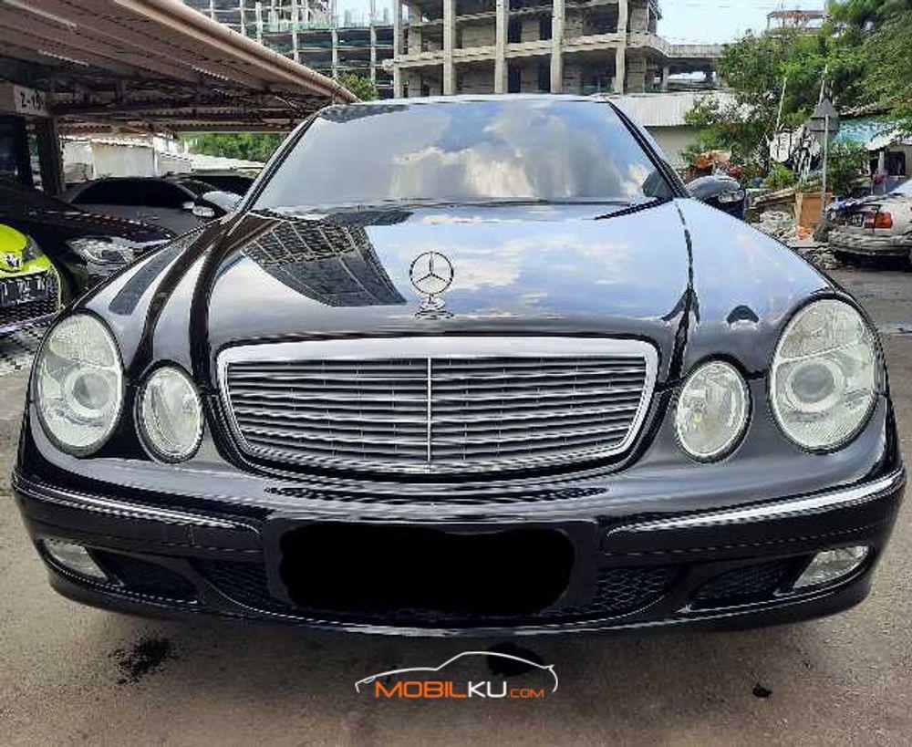 Mobil Mercedes-Benz E-Class 2004