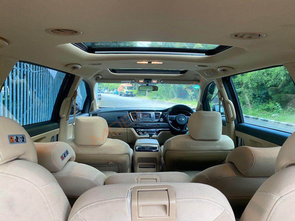 Mobil Kia Sedona 2016
