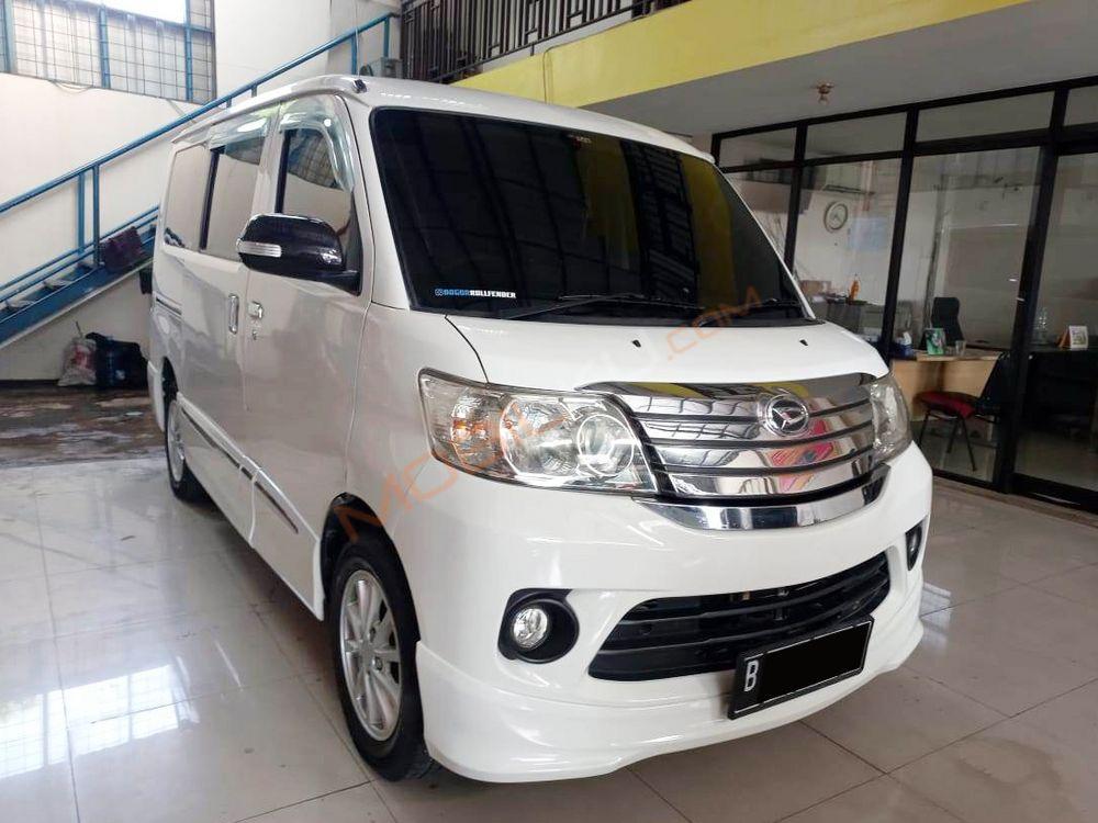 Mobil Daihatsu Luxio 2015