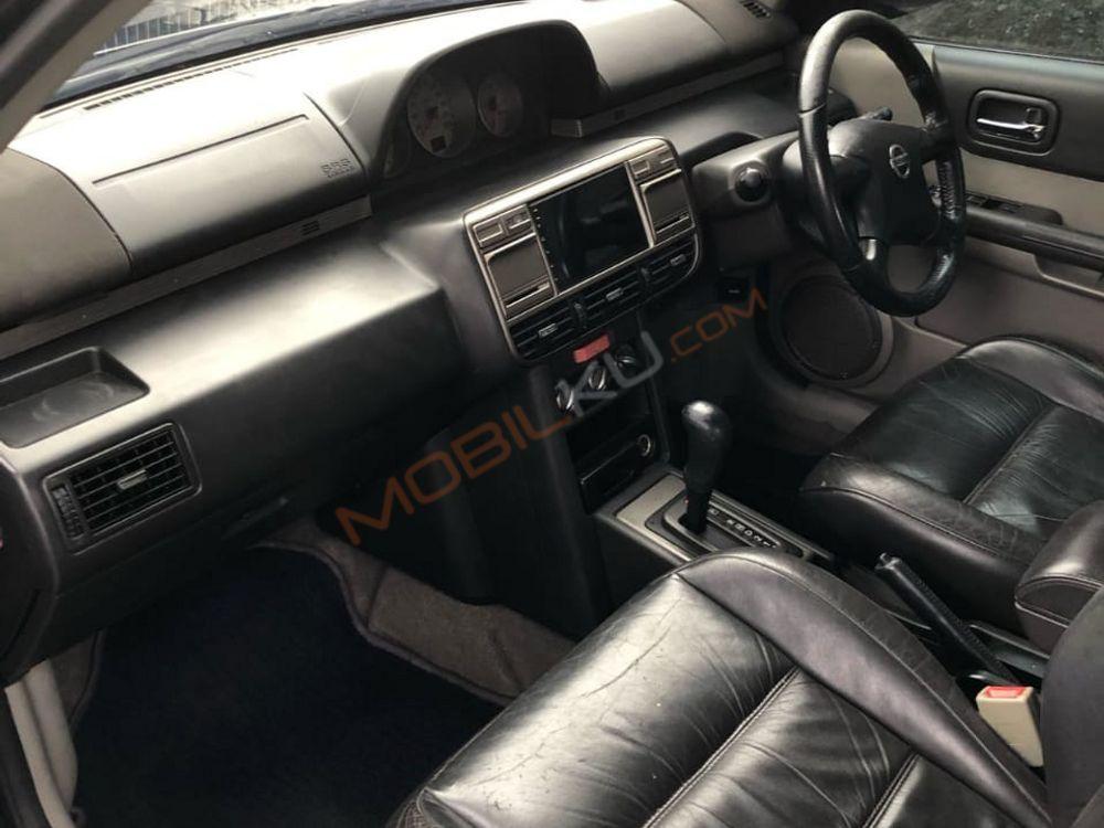 Mobil Nissan X-Trail 2006