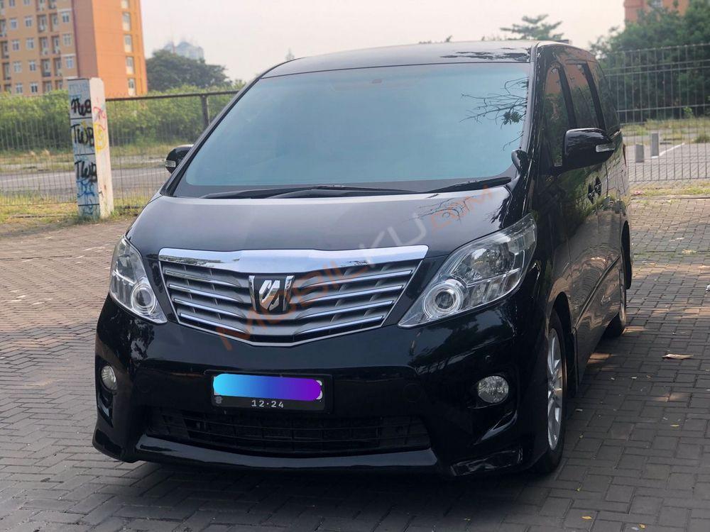Mobil Toyota Alphard 2009