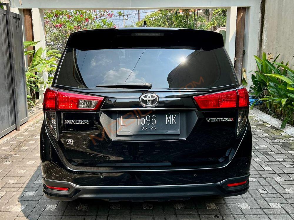 Mobil Toyota Kijang Innova 2021