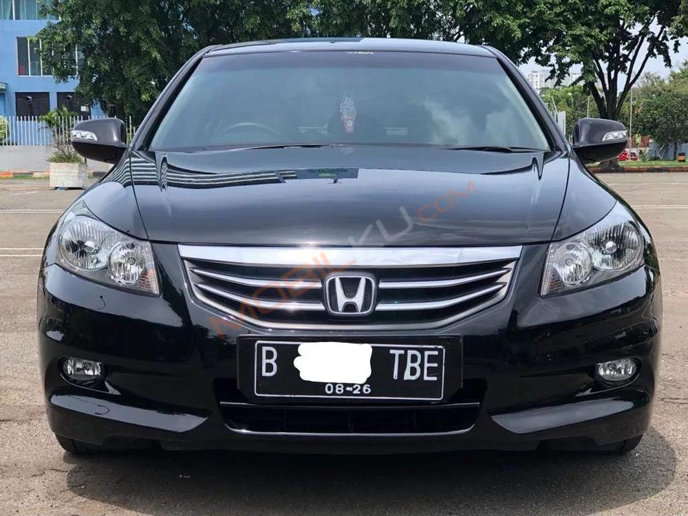 Mobil Honda Accord 2011