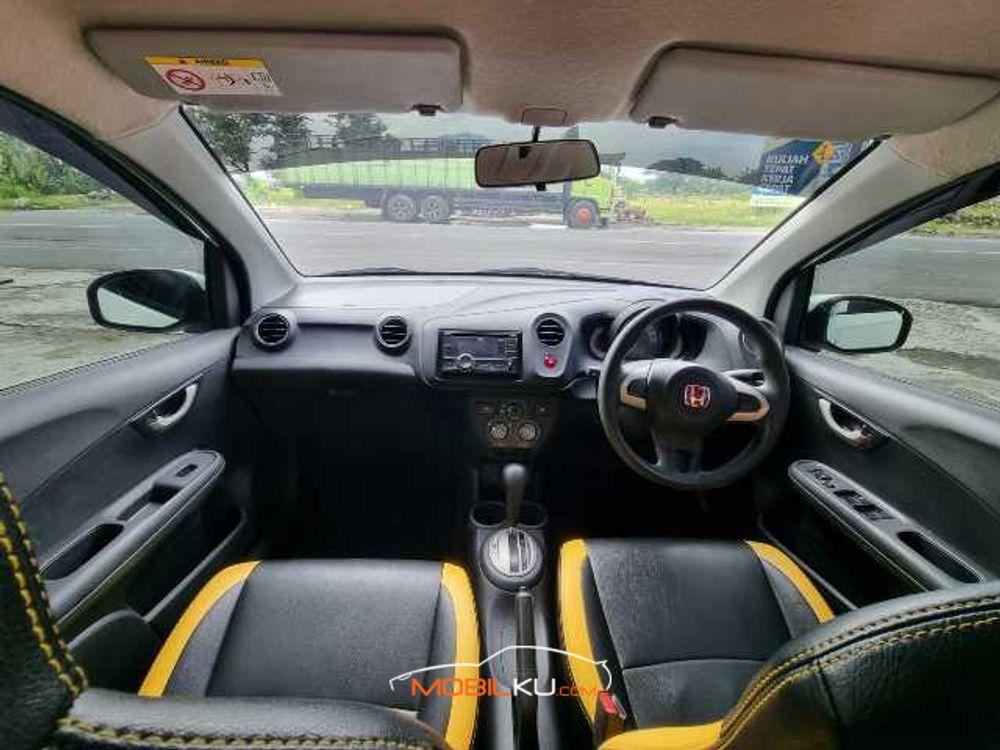 Mobil Honda Brio 2015