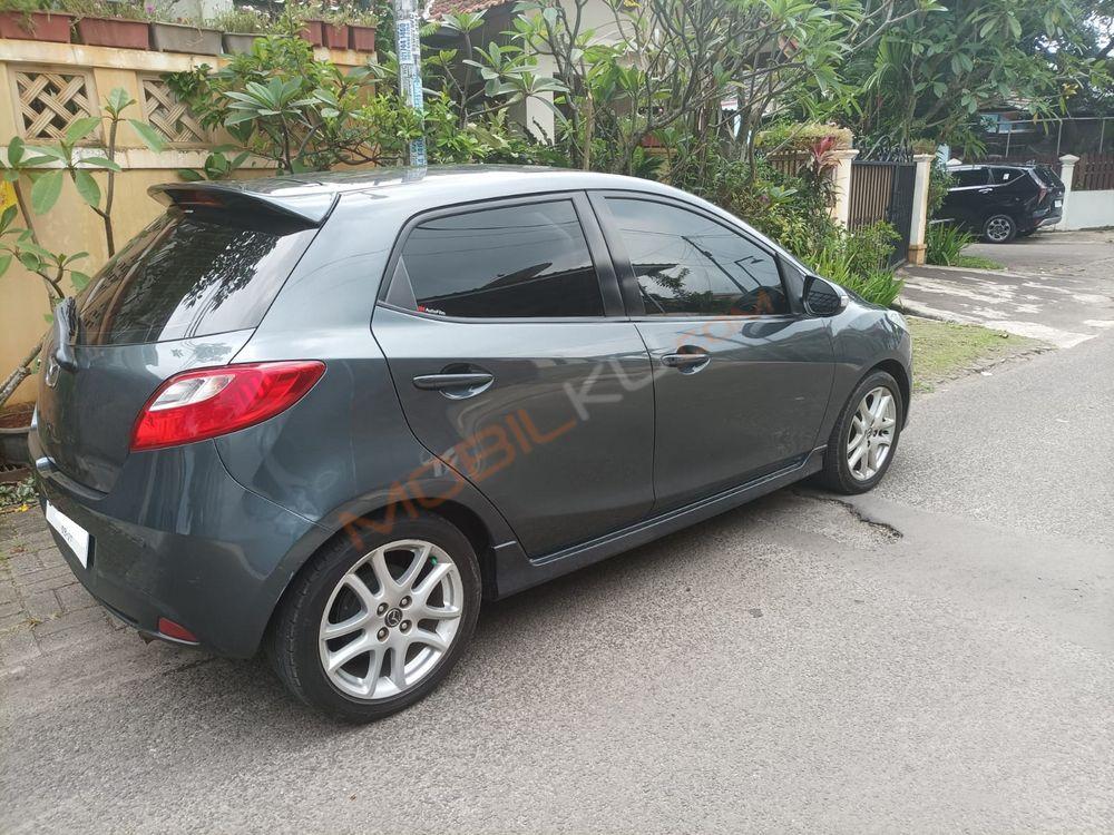 Mobil Mazda 2 Hatchback 2012