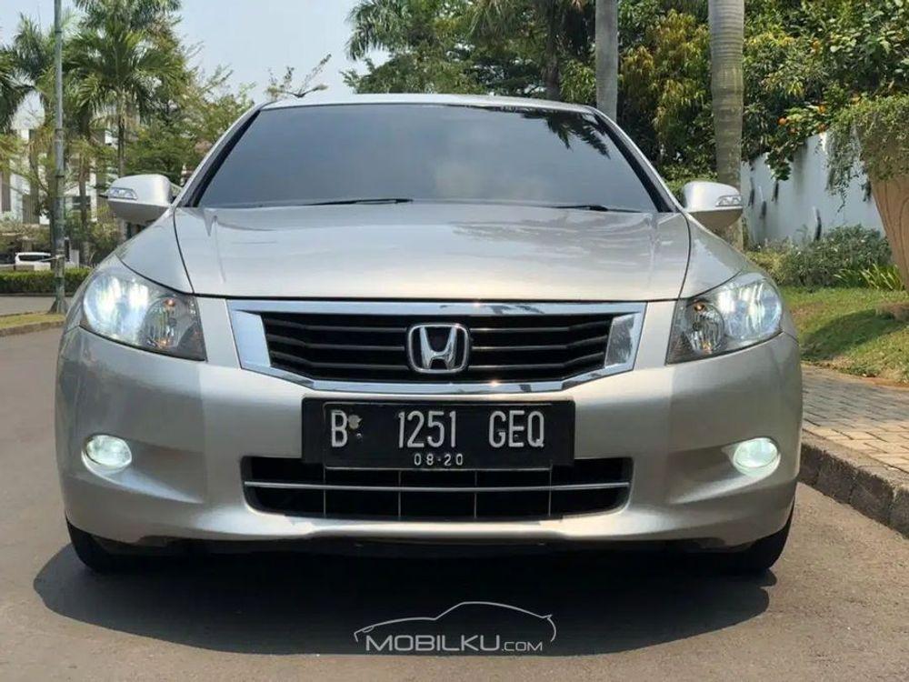 Mobil Honda Accord 2008