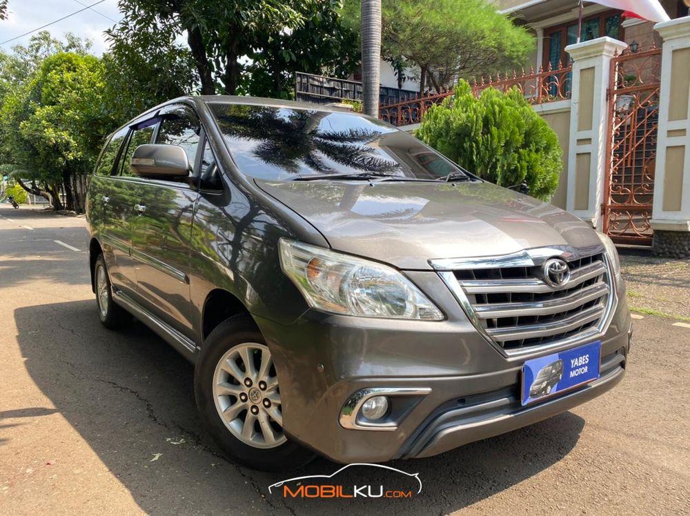 Mobil Toyota Kijang Innova 2014