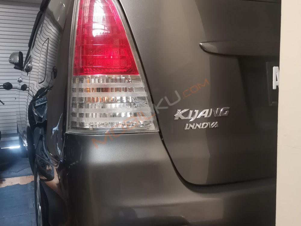 Mobil Toyota Kijang Innova 2009