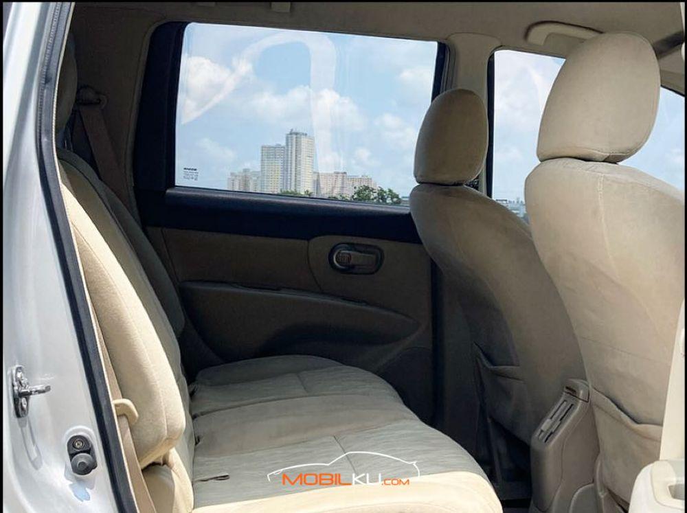 Mobil Nissan Grand Livina 2014