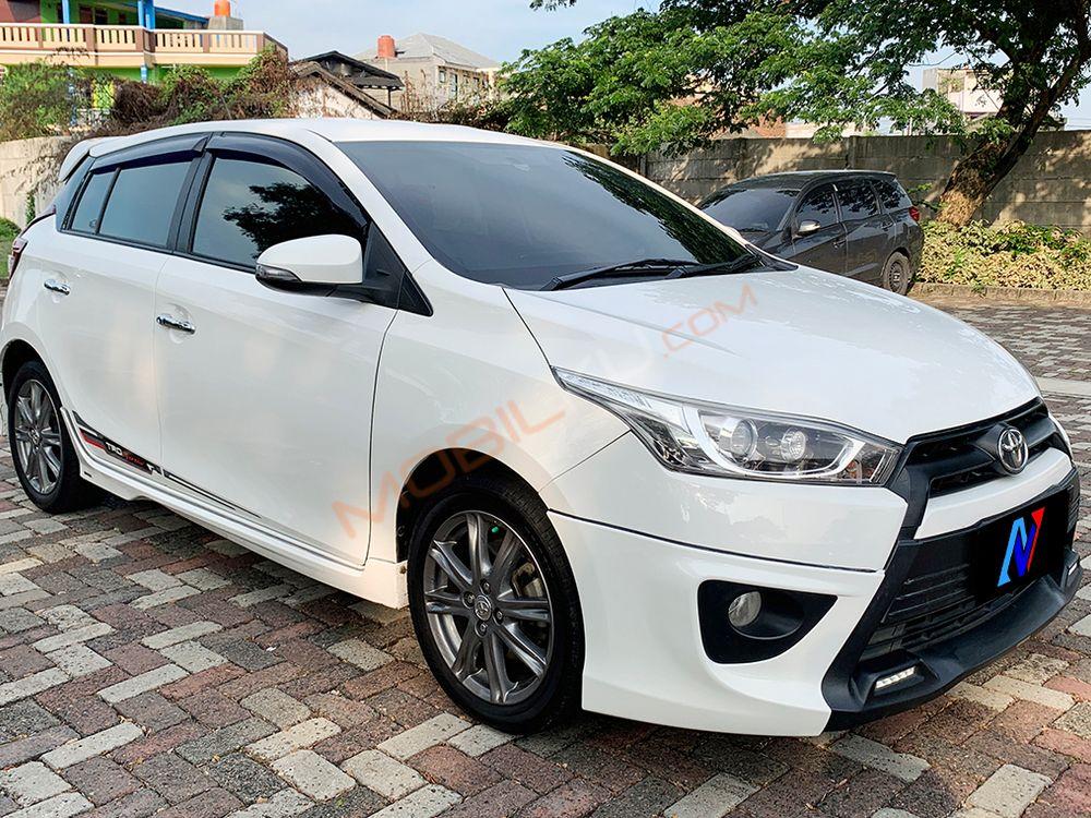Mobil Toyota Yaris 2015