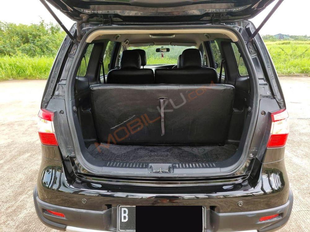 Mobil Nissan Livina 2013