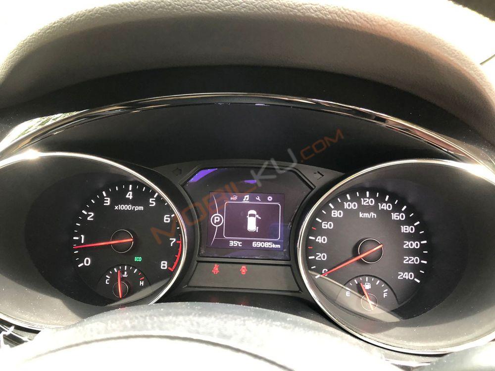 Mobil Kia Sedona 2017