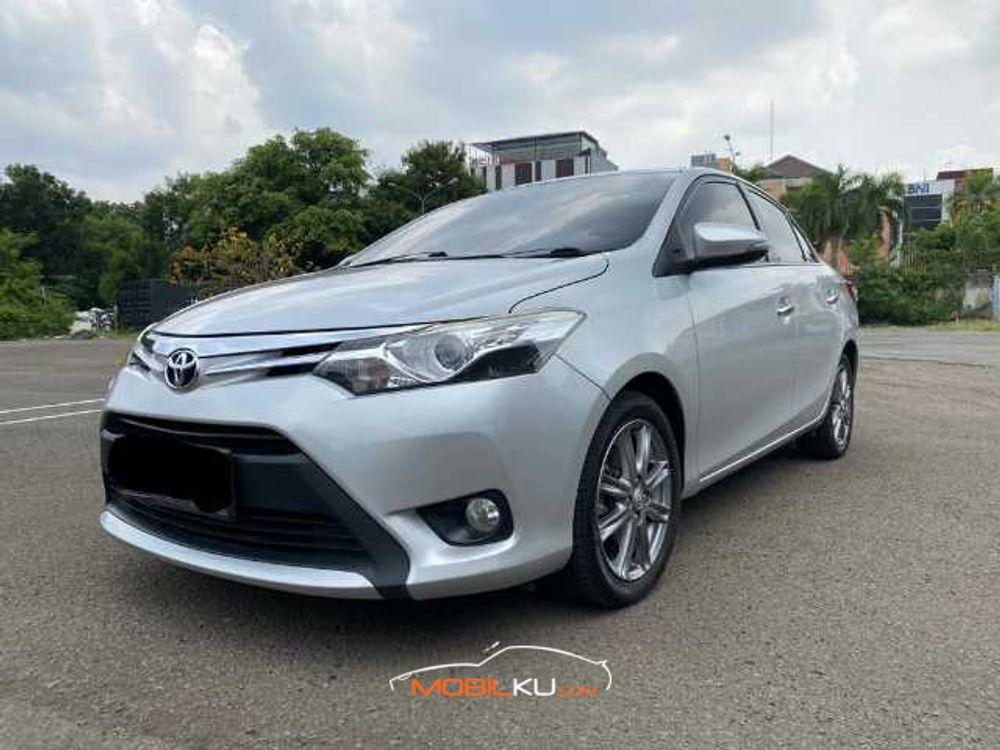 Mobil Toyota Vios 2015