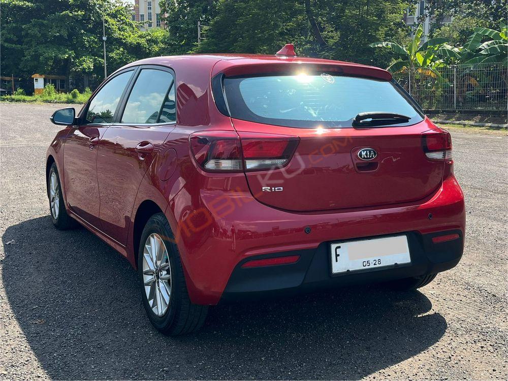 Mobil Kia Rio 2017