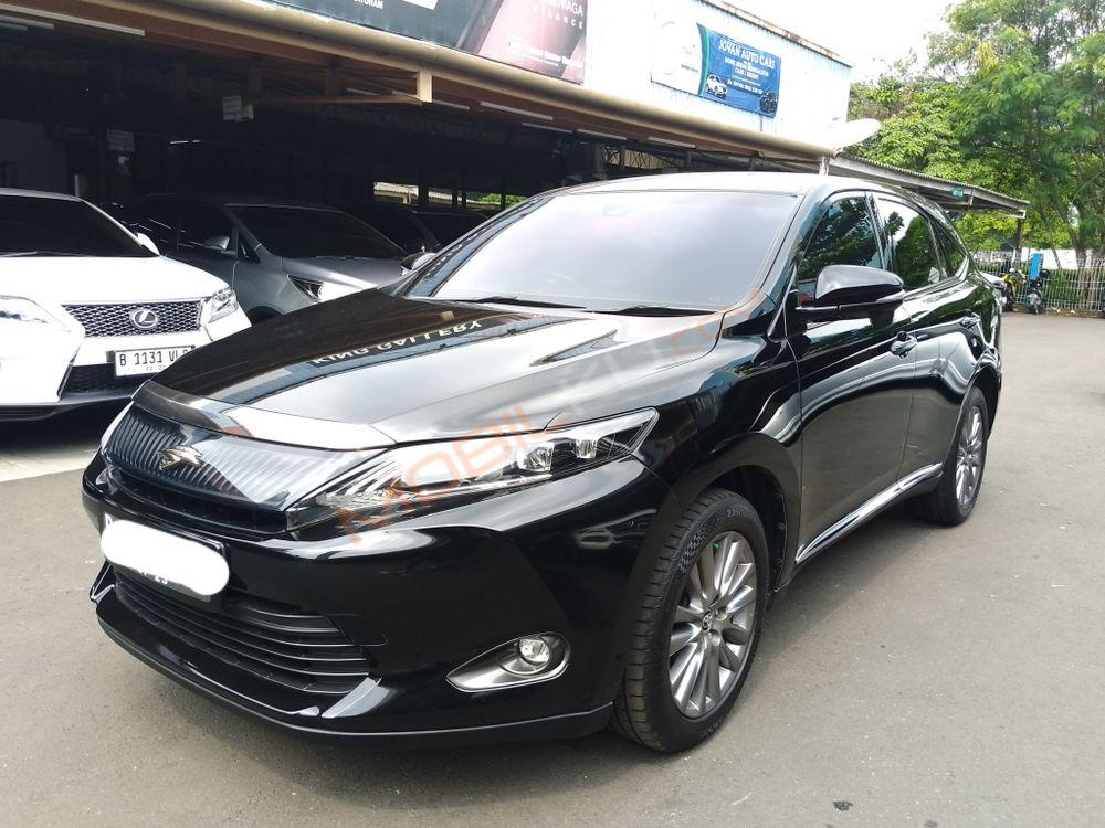 Mobil Toyota Harrier 2015