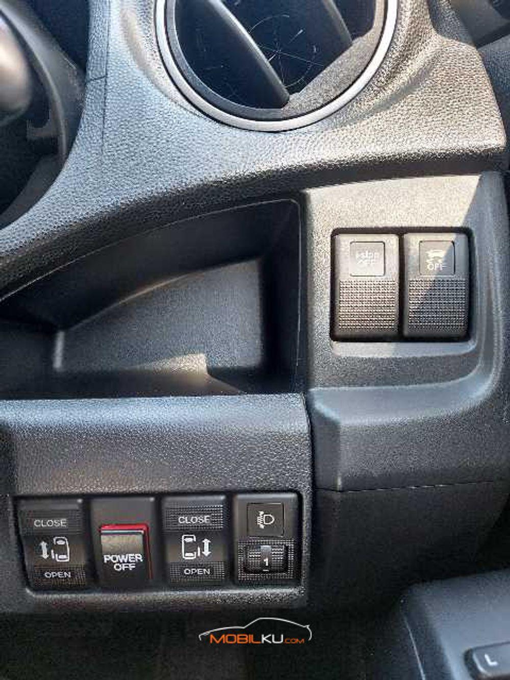 Mobil Mazda 5 2017