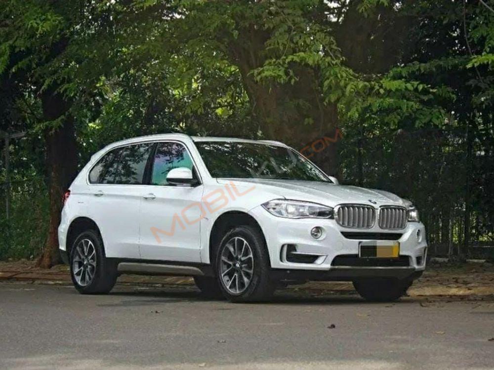 Mobil BMW X5 2015