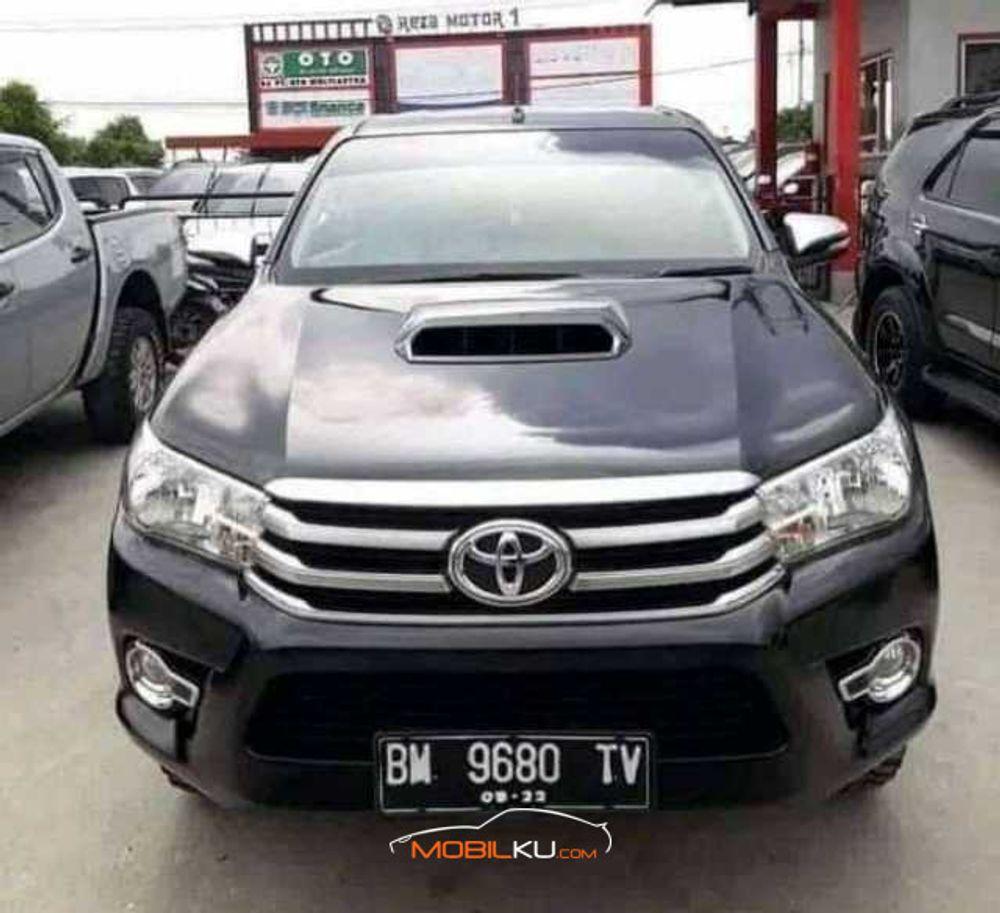 Mobil Toyota Hilux 2018