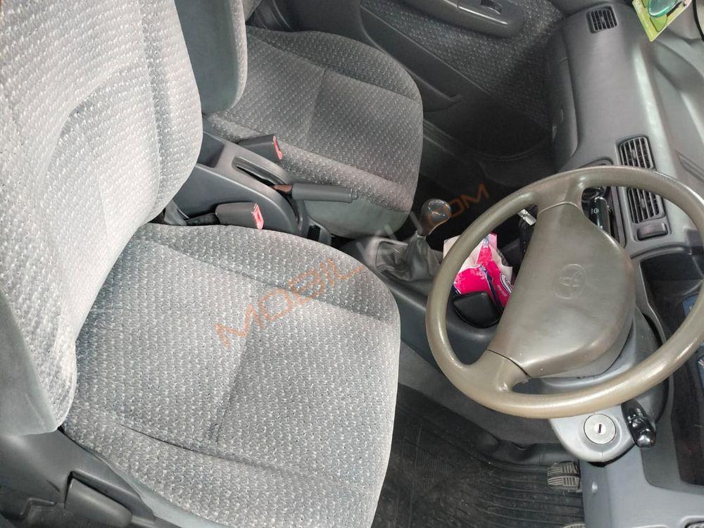 Mobil Toyota Soluna 2001