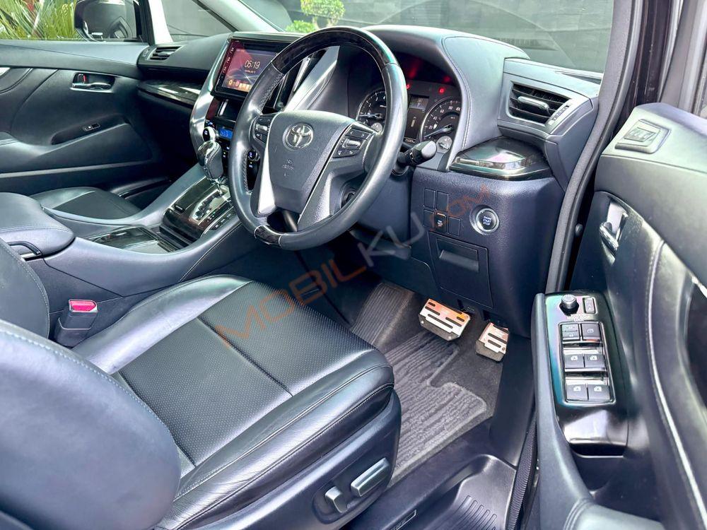 Mobil Toyota Vellfire 2015