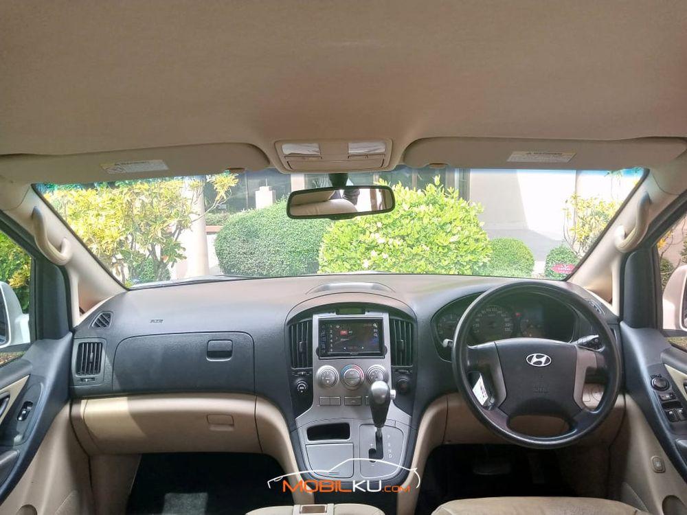 Mobil Hyundai H-1 2012