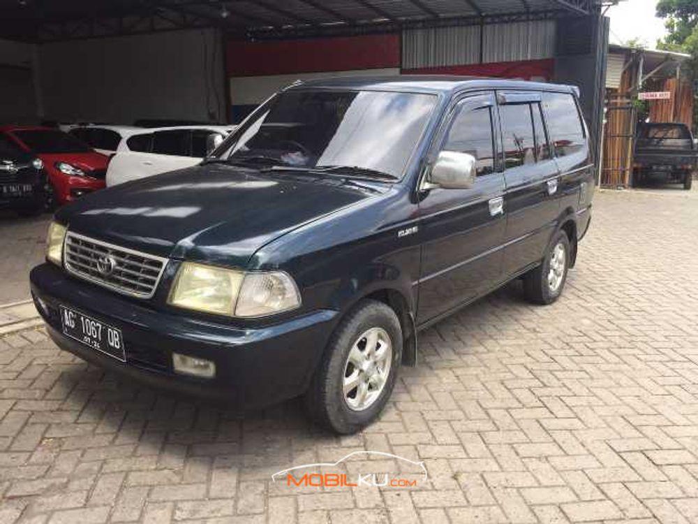 Mobil Toyota Kijang 2002