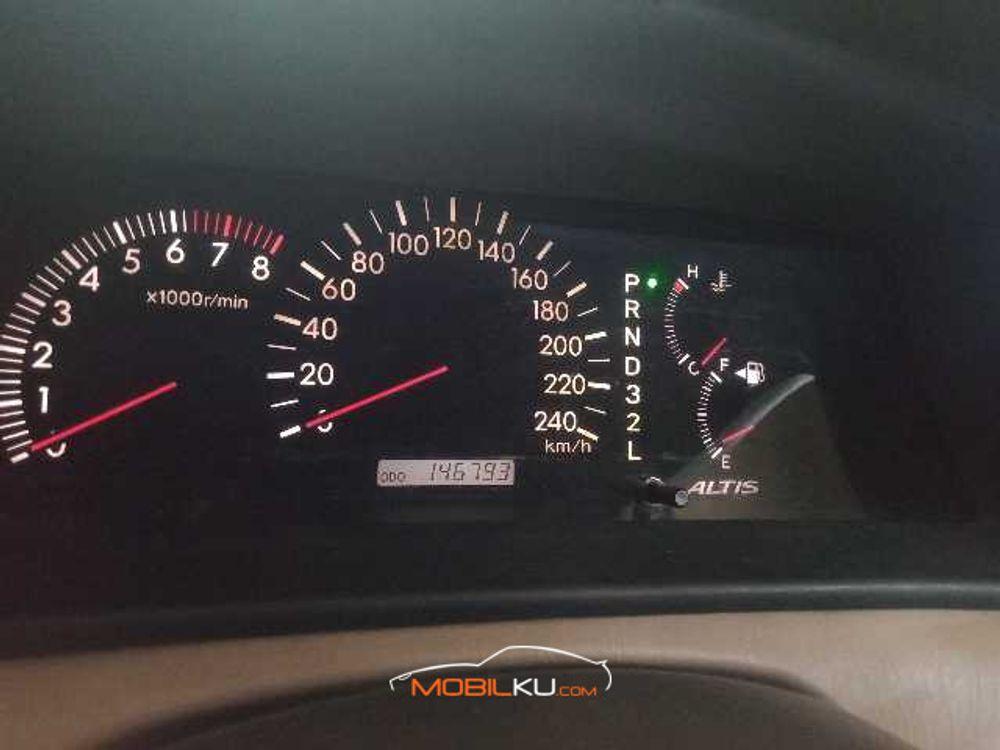 Mobil Toyota Corolla 2004