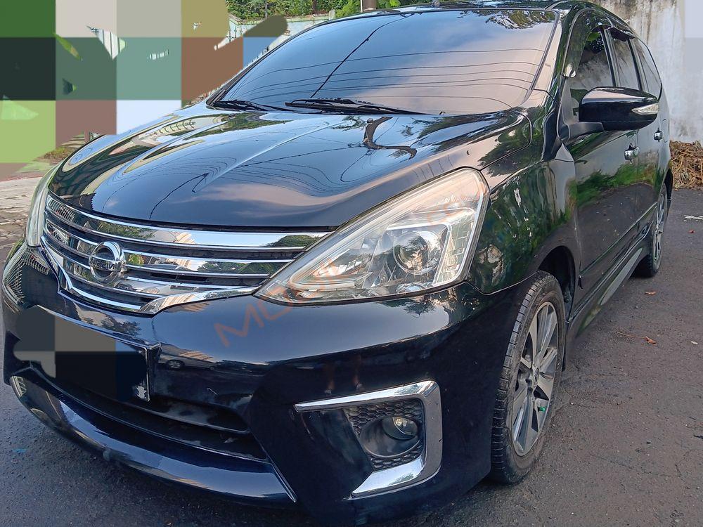 Mobil Nissan Grand Livina 2015