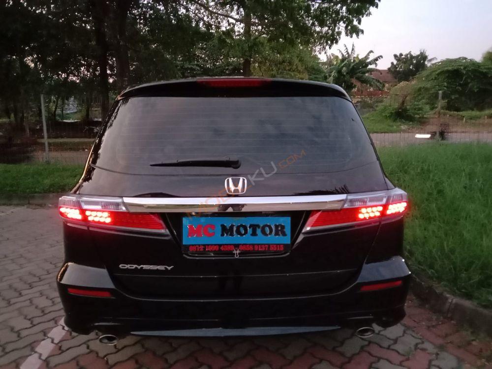 Mobil Honda Odyssey 2012