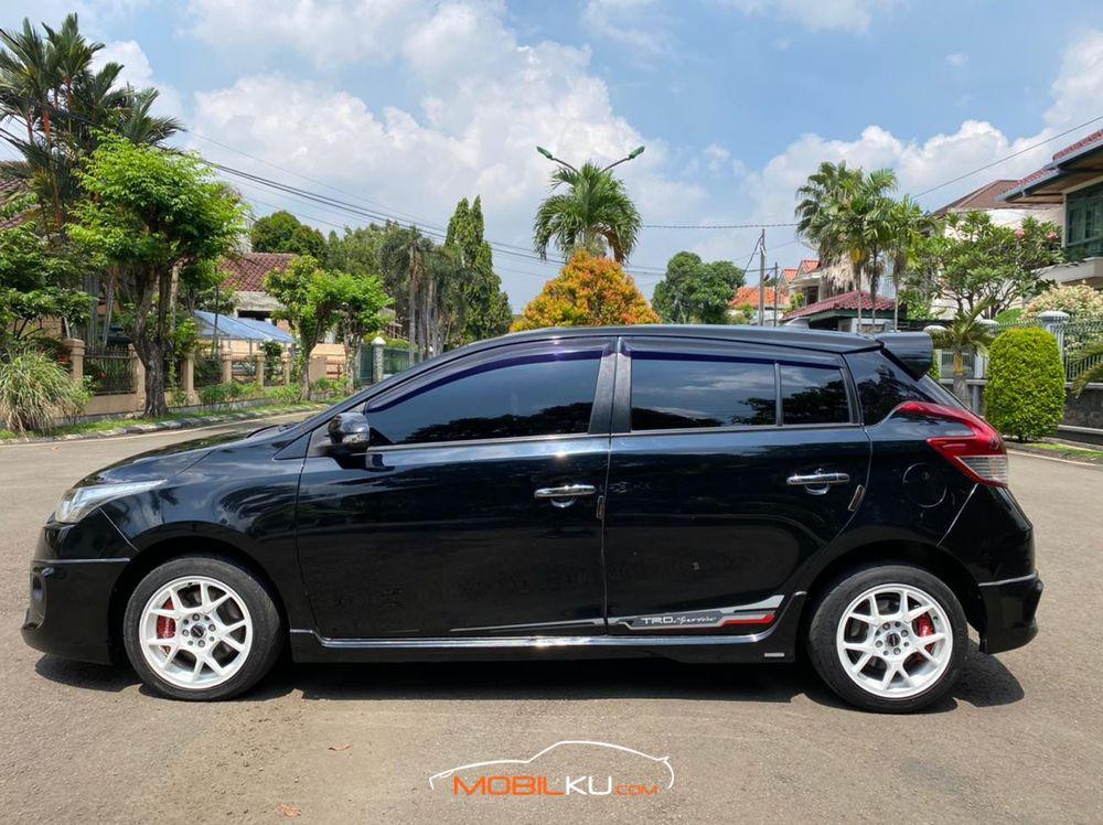 Mobil Toyota Yaris 2016