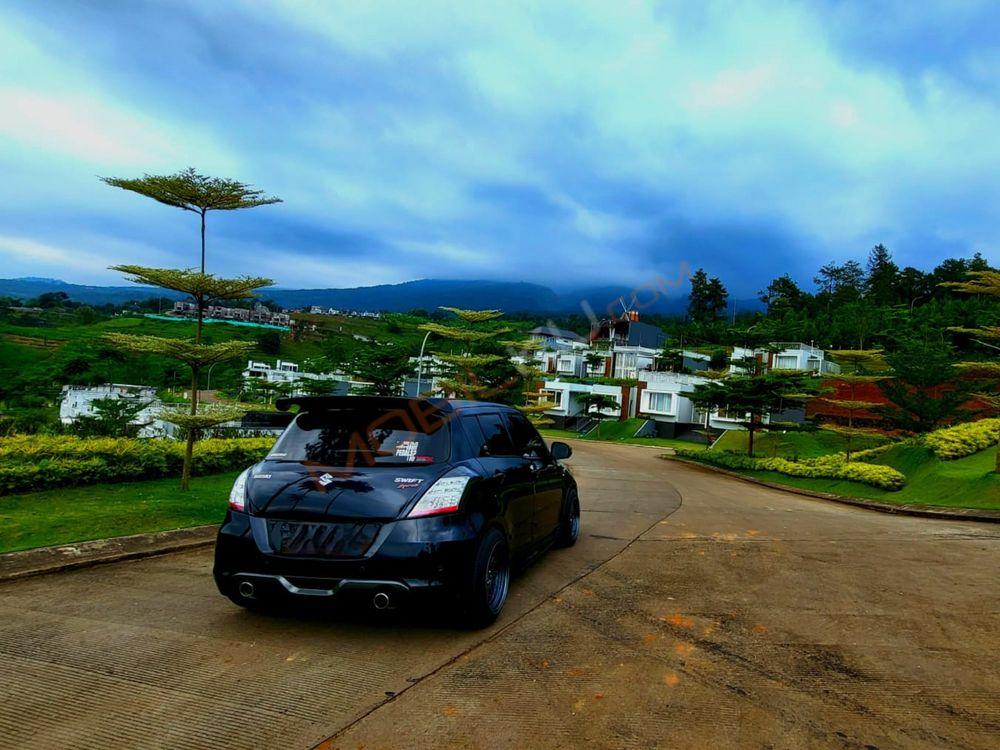 Mobil Suzuki Swift 2015