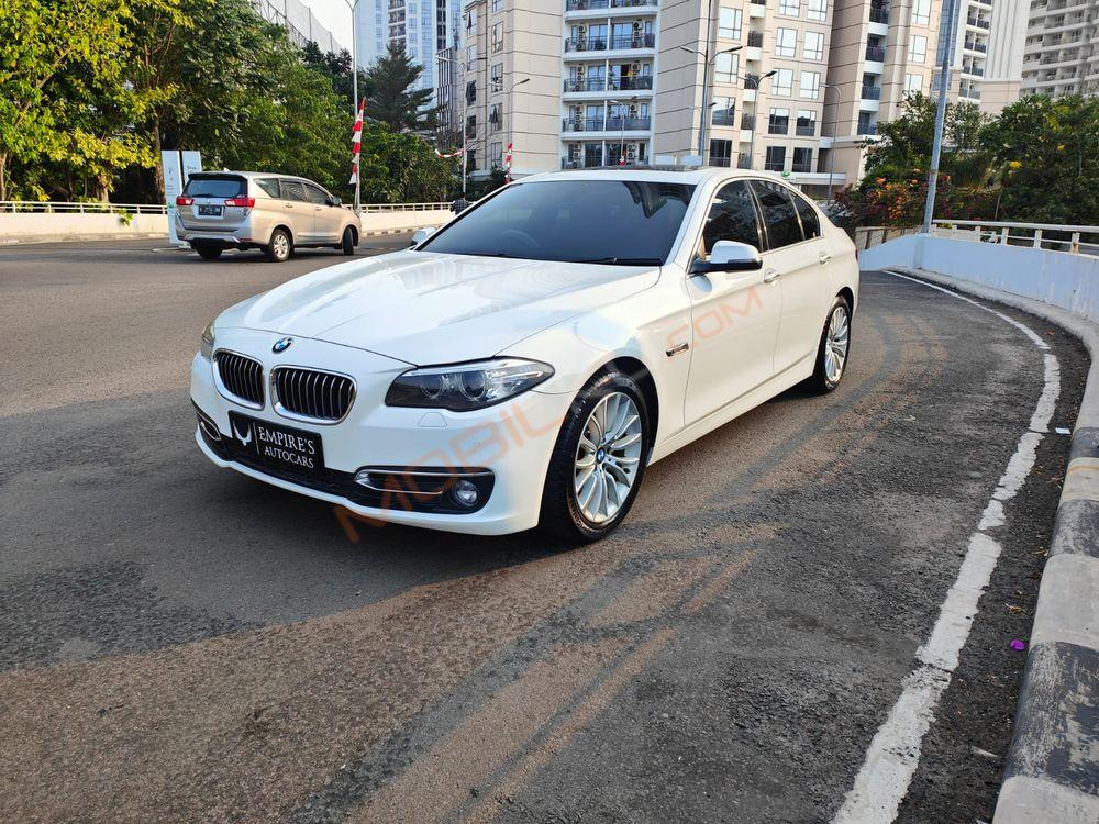Mobil BMW 5 Series 2015