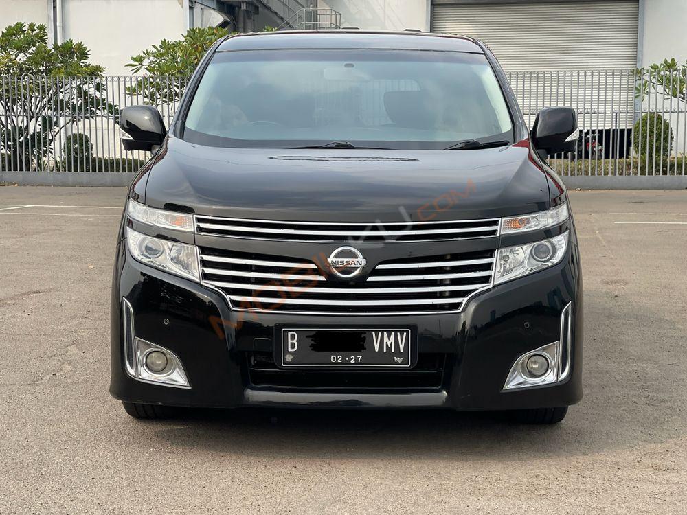 Mobil Nissan Elgrand 2013