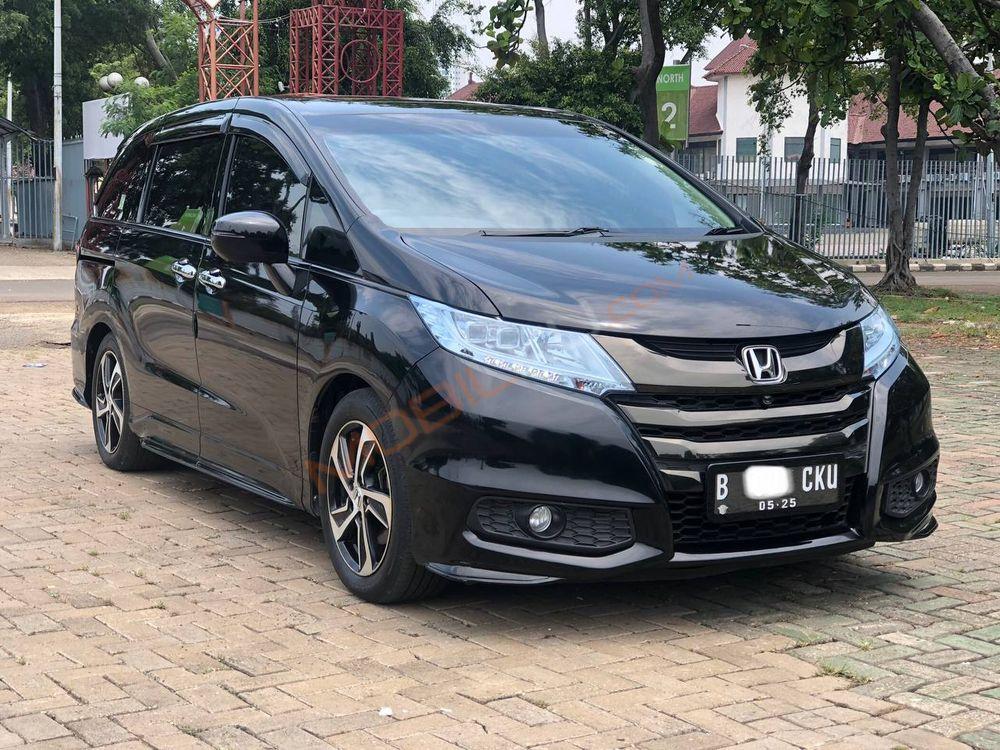 Mobil Honda Odyssey 2015