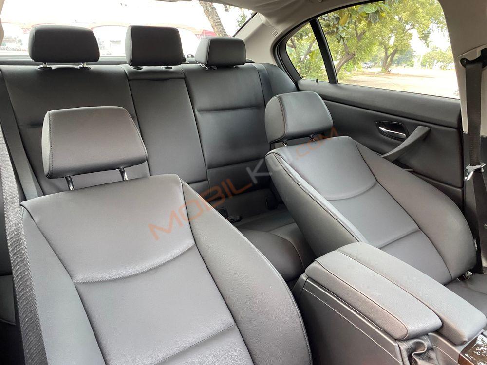 Mobil BMW 3 Series 2011