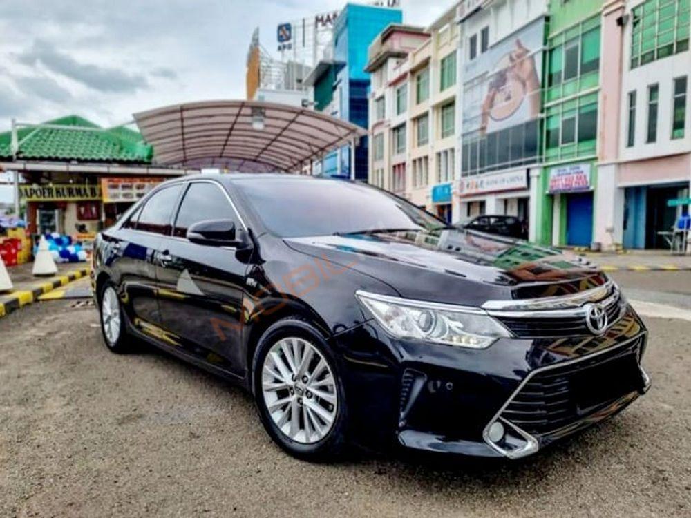 Mobil Toyota Camry 2017