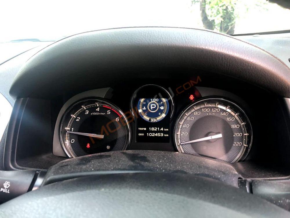 Mobil Isuzu MU-X 2017