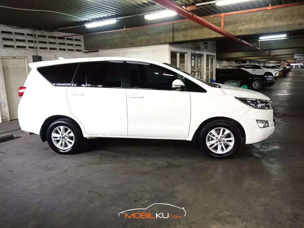 Mobil Toyota Kijang Innova 2016