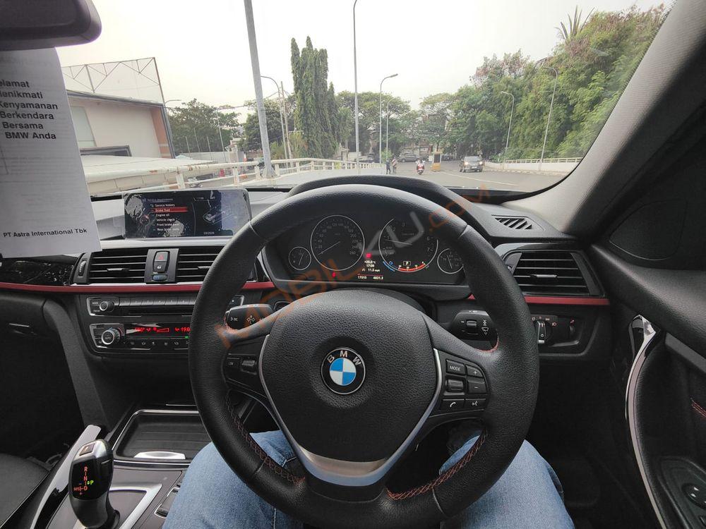 Mobil BMW 3 Series 2015