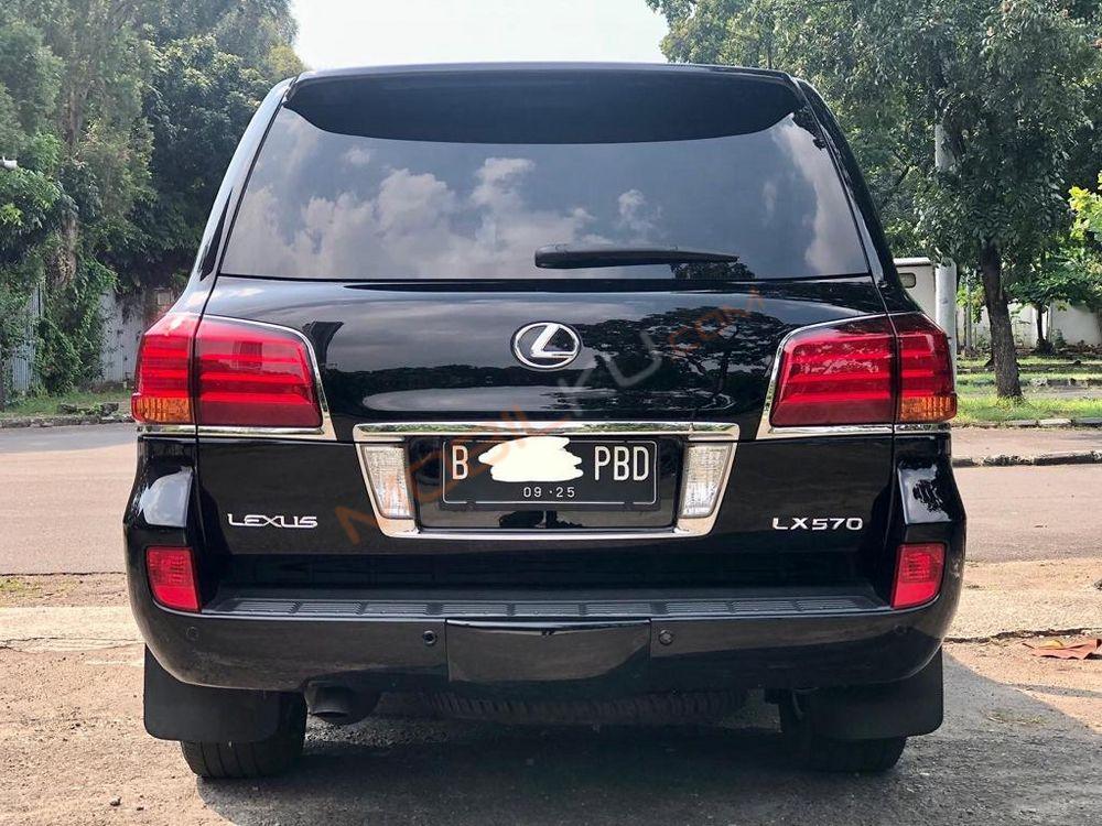 Mobil Lexus LX 2010
