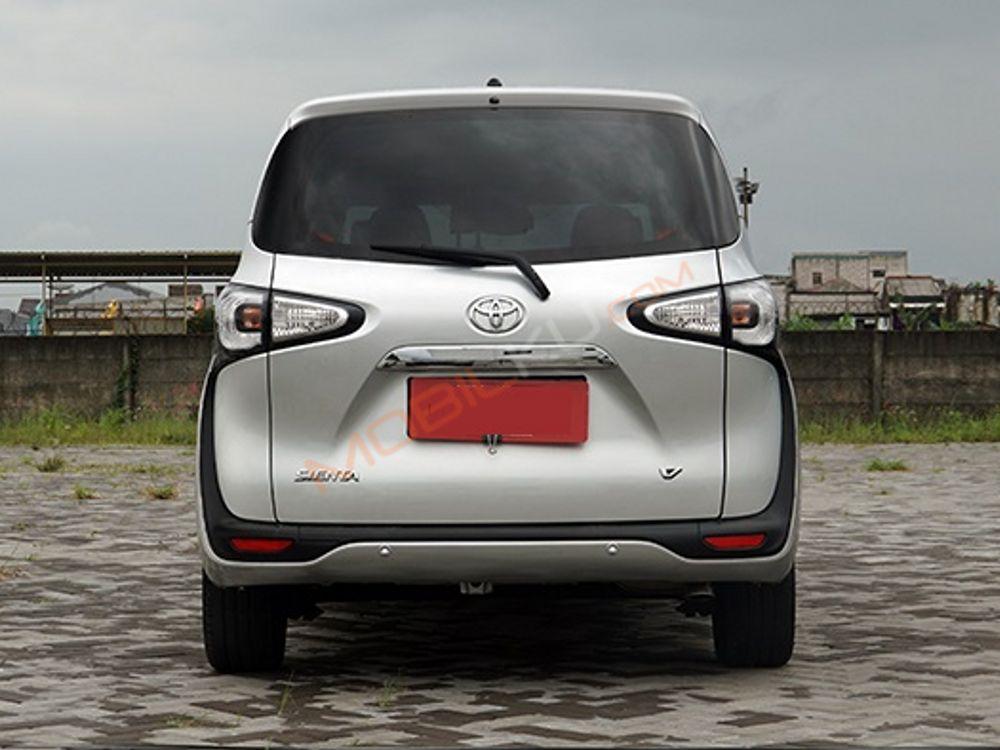 Mobil Toyota Sienta 2018