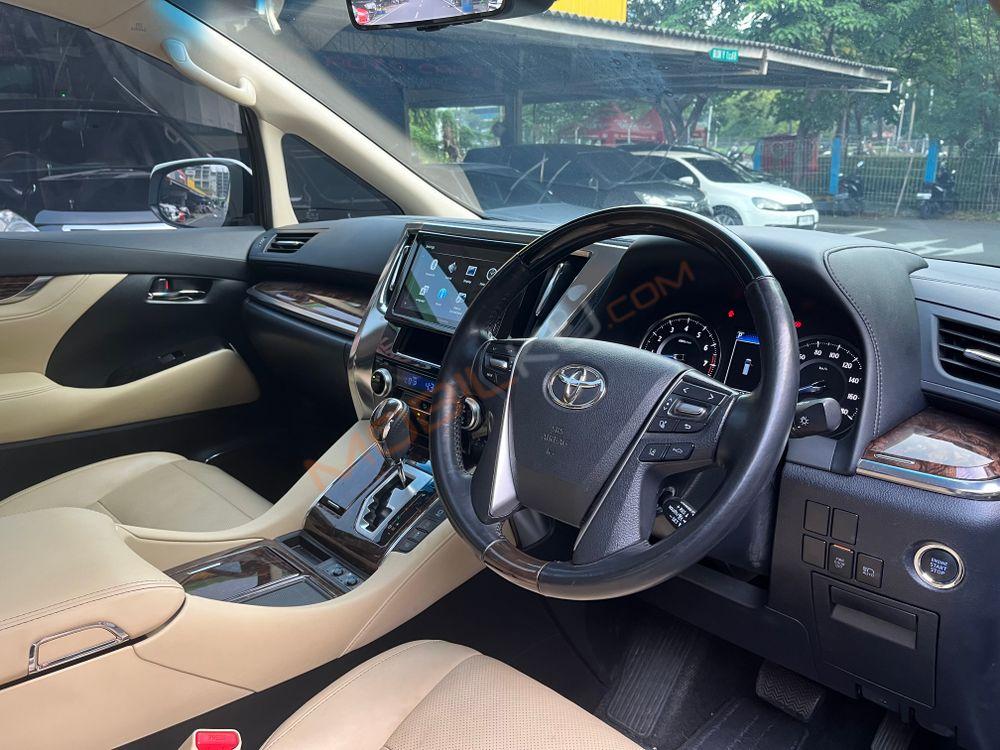 Mobil Toyota Alphard 2022