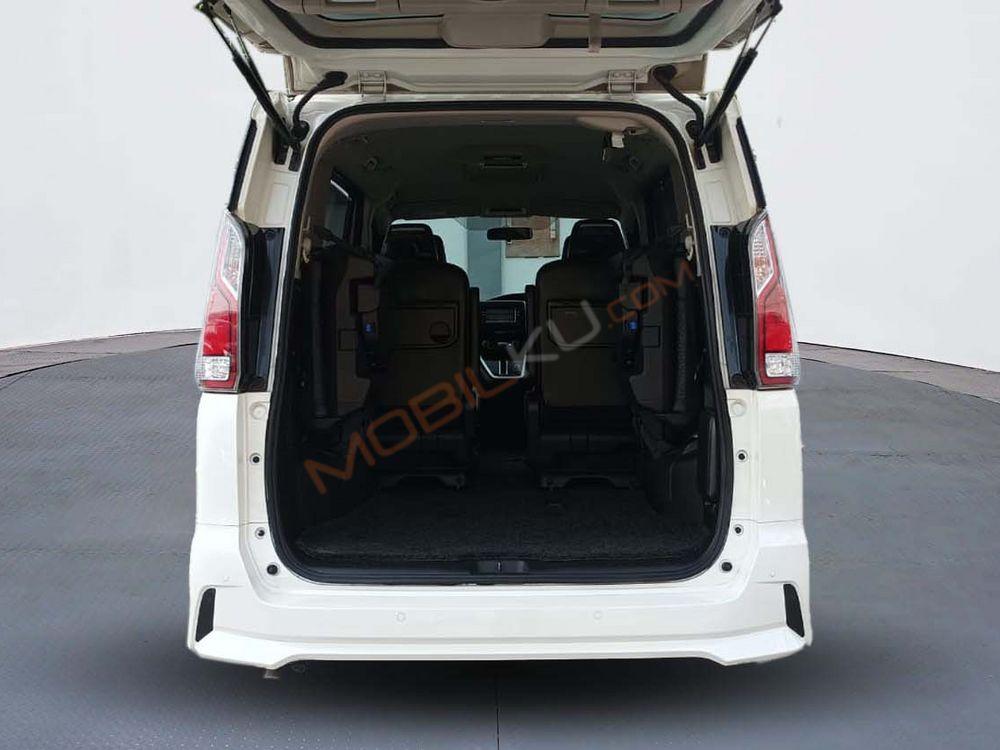 Mobil Nissan Serena 2019