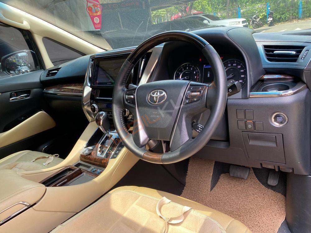 Mobil Toyota Alphard 2018